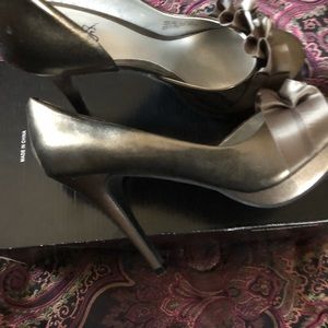 Gently worn Carlos Santana heels